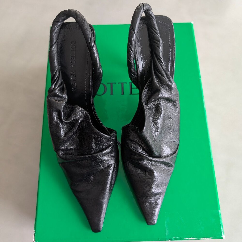 Brand new BOTTEGA VENETA Point 90 Leather Slingback Pumps In Black